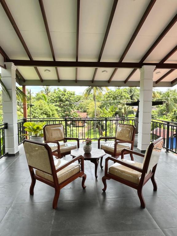 Balkón nebo terasa v ubytování Pearl View Galle Villa