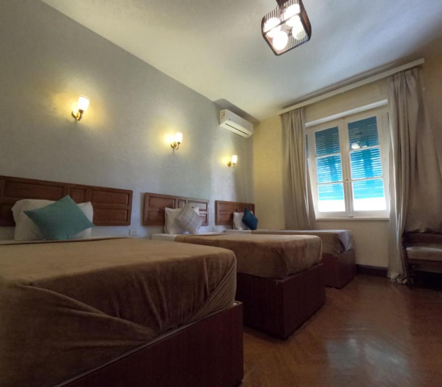 Postel nebo postele na pokoji v ubytování The location Hotel