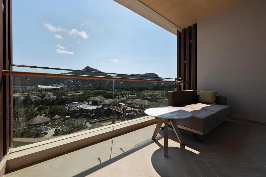 Holiday Inn Resort Qionghai Guantang, an IHG Hotel - King Suite Con Mountain View