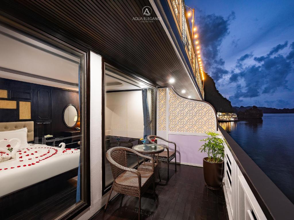 Postel nebo postele na pokoji v ubytování Aqua Elegance Cruise