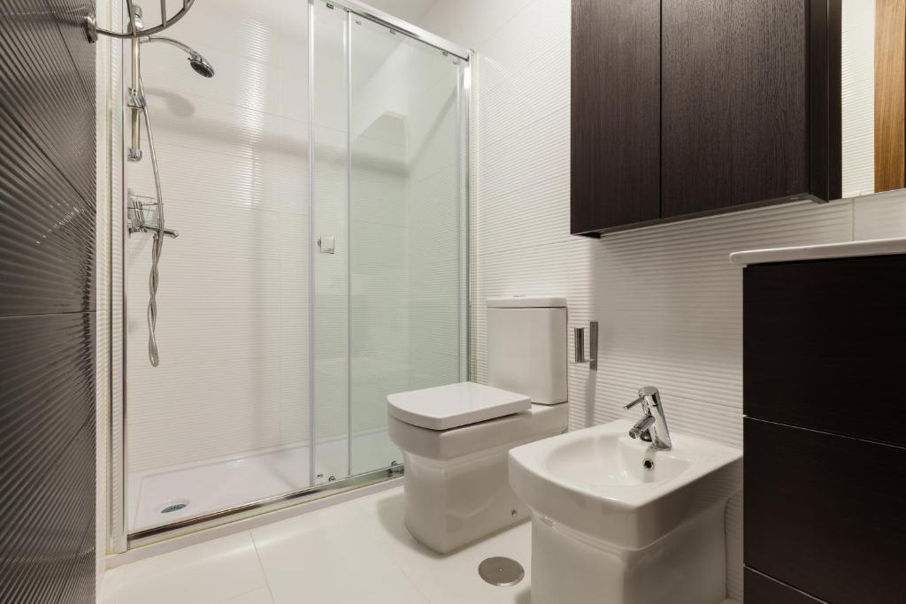 
Twin Room with Private Bathroom
