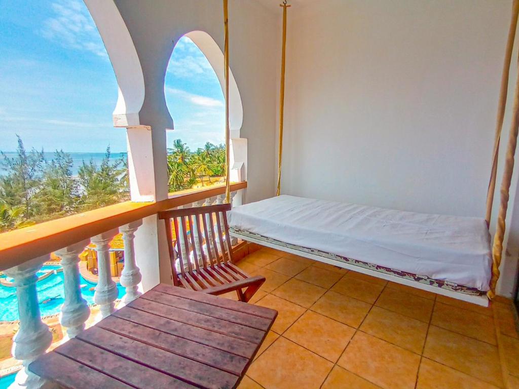 Shanzu Palm Beachfront Suites - Quadruple Room With Sea View