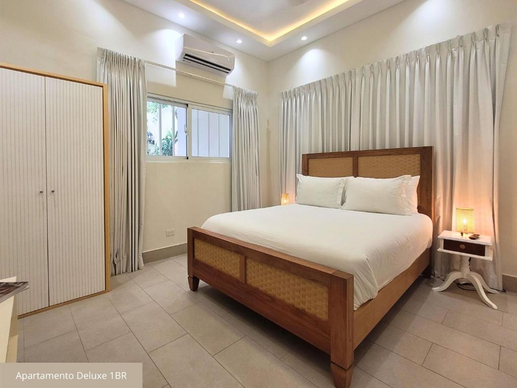 Postel nebo postele na pokoji v ubytování Heritage Residences Santo Domingo