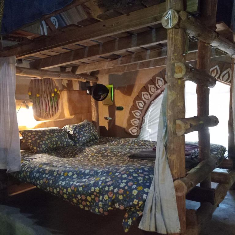 Postel nebo postele na pokoji v ubytování Doendin Mudbrick hostel