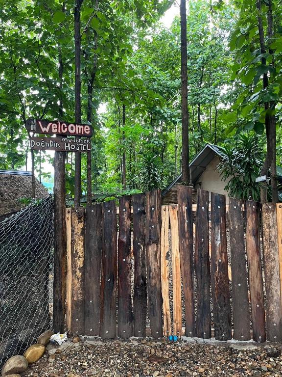 Fotografie z fotogalerie ubytování Doendin Mudbrick hostel v destinaci Ban Phaem Klang