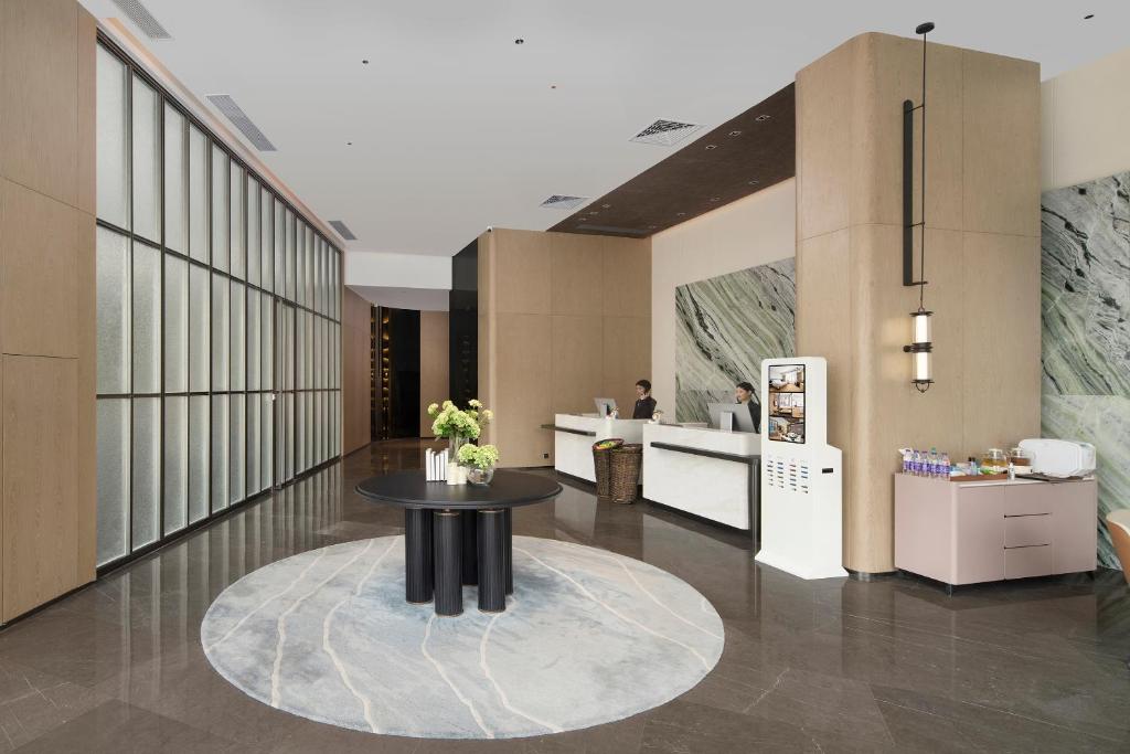 Fotografie z fotogalerie ubytování Mehood Lestie International Hotel Panyu Wanbo Yuangang Metro Station Branch - Free Shuttle Bus to Canton Fair Complex During Canton Fair Period & Free afternoon tea & Free midnight snack & Free VPN Internet Access v Kantonu