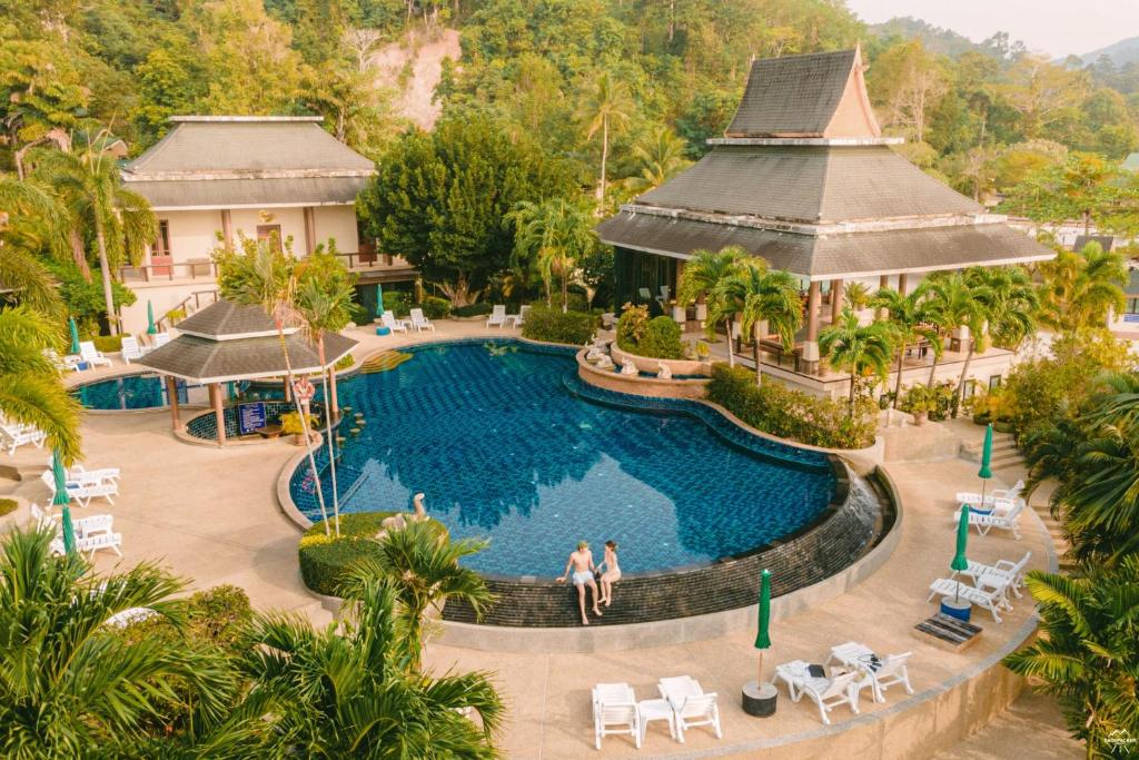 Bazén v ubytování Chai Chet Resort Koh Chang nebo v jeho okolí