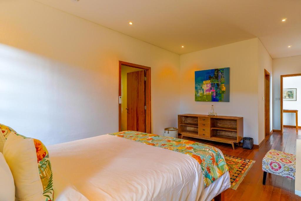 Postel nebo postele na pokoji v ubytování Paradise Garage Komodo Villa