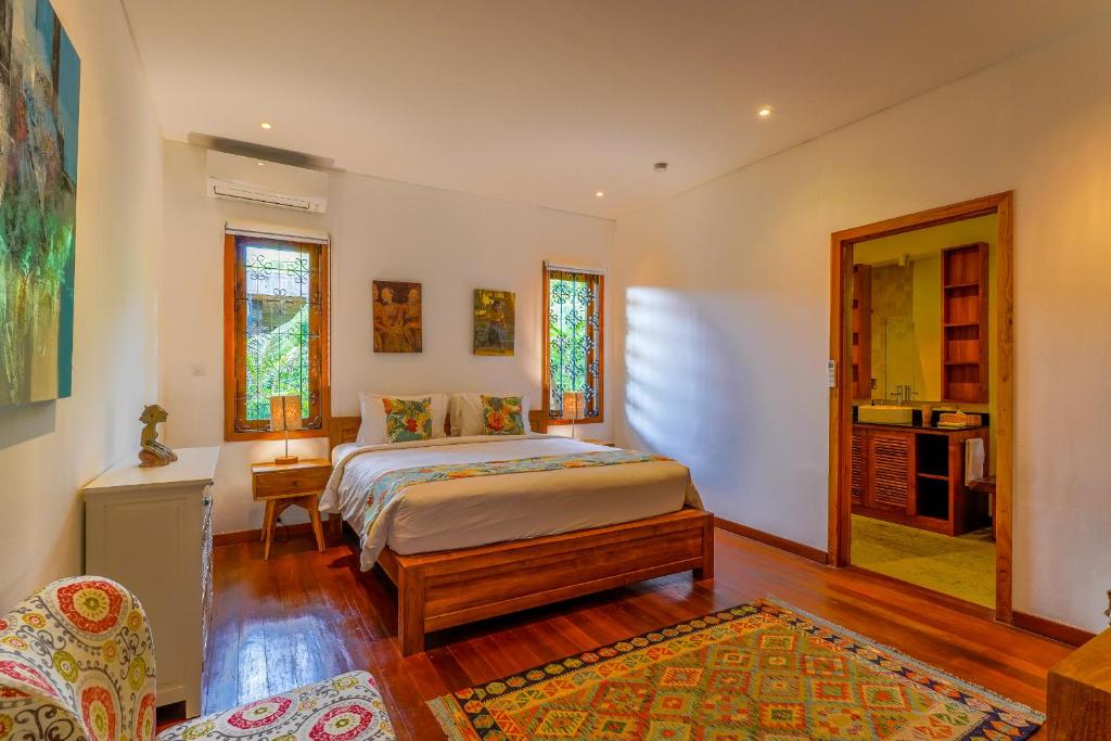 Postel nebo postele na pokoji v ubytování Paradise Garage Komodo Villa