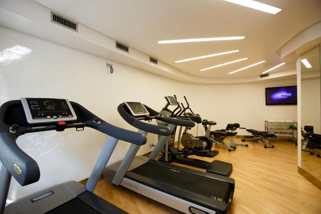 Fitness centrum a/nebo fitness zařízení v ubytování Albani Hotel Roma