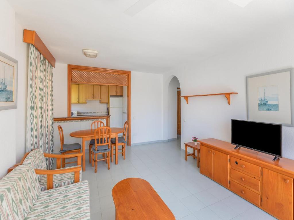TV a/nebo společenská místnost v ubytování Lovely Apartment near Seabeach