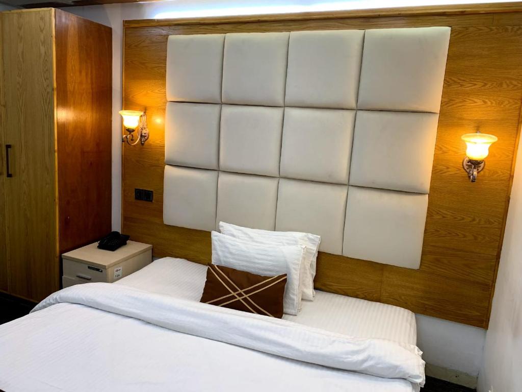 Ambassador Runway Hotel - Deluxe Single Room