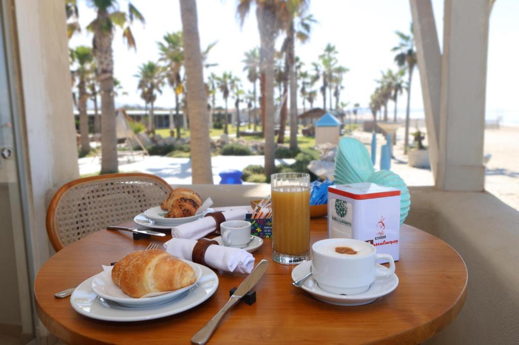 Příslušenství pro přípravu čaje a kávy v ubytování Hotel Barracuda