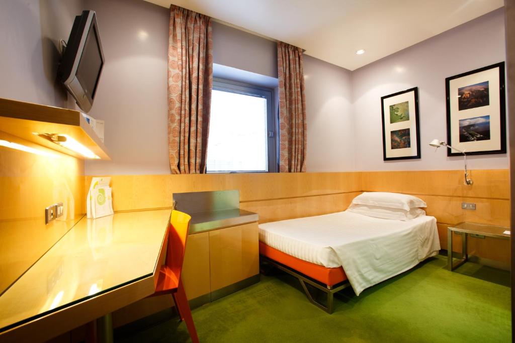 Postel nebo postele na pokoji v ubytování Albani Hotel Roma