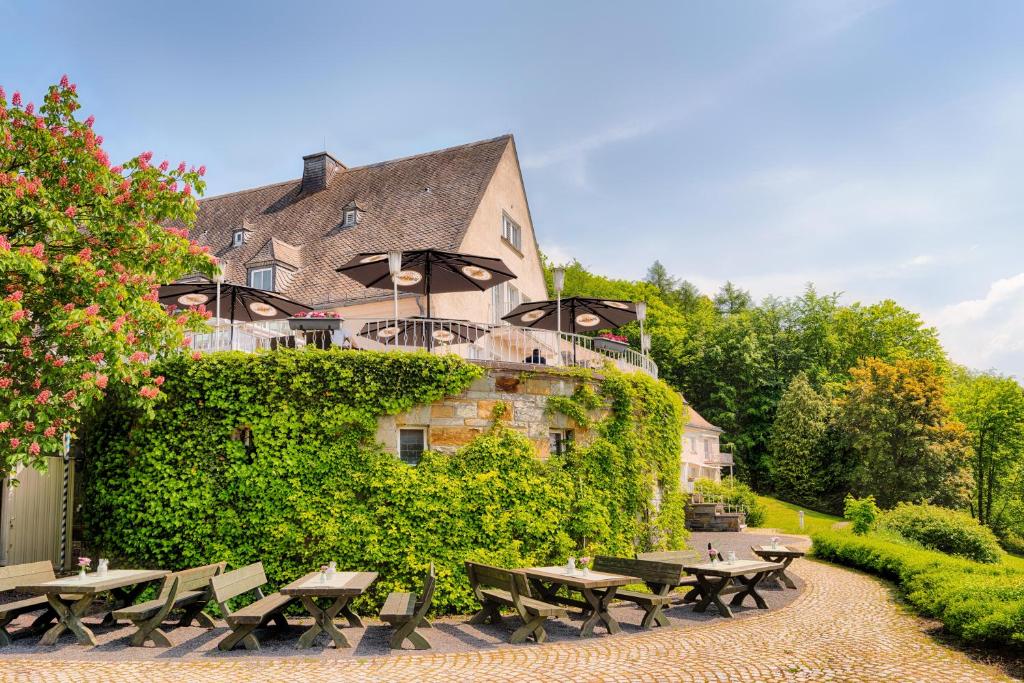 Ein Garten an der Unterkunft Welcome Hotel Meschede Hennesee