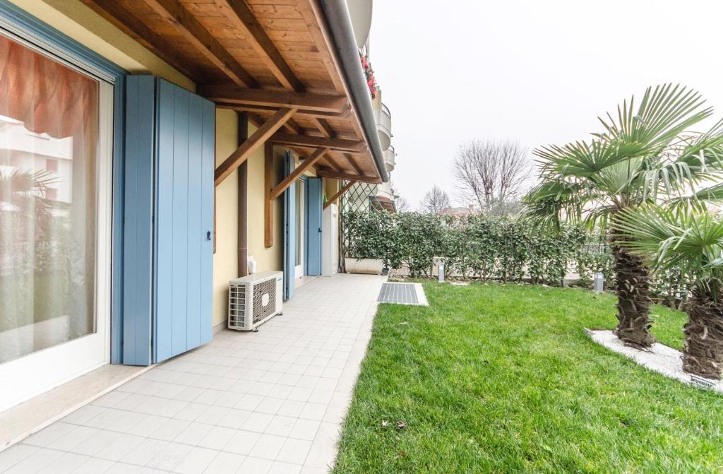 Ogród w obiekcie Residence Elisa Piano Terra con Giardino e Posto Spiaggia Incluso