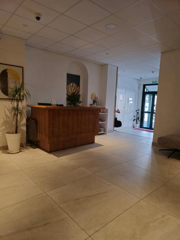 Vstupní hala nebo recepce v ubytování Hôtel L'Alsace-Gare sncf