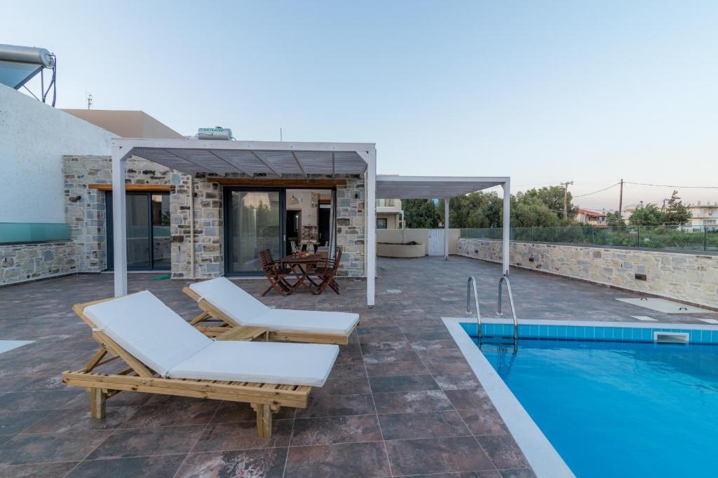 Foto dalla galleria di ELMARA Luxury Villa 3 - Next to the Beach a Kokkinos Pirgos