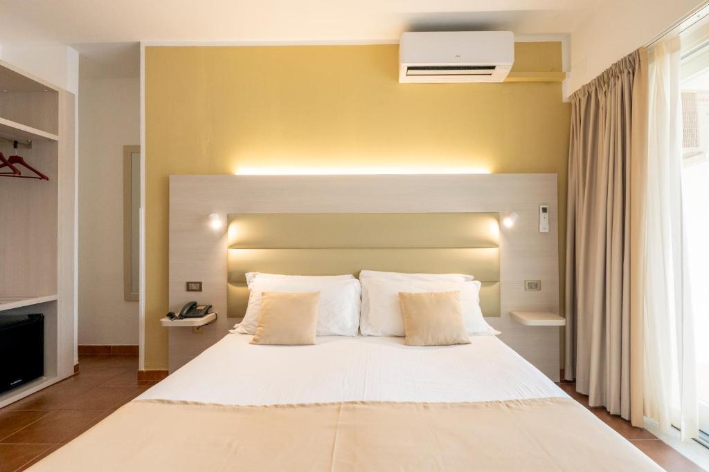 Postel nebo postele na pokoji v ubytování Hotel Florida