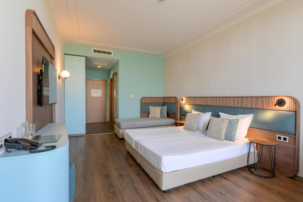 Postel nebo postele na pokoji v ubytování Kristal Hotel - All inclusive - Fully renovated rooms 2025