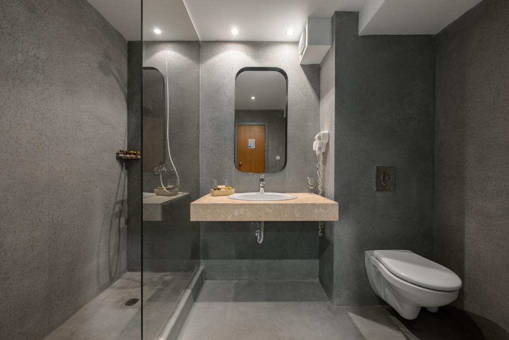 Koupelna v ubytování Kristal Hotel - All inclusive - Fully renovated rooms 2025