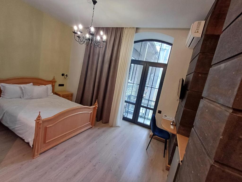 Postel nebo postele na pokoji v ubytování Old Avenue Hotel