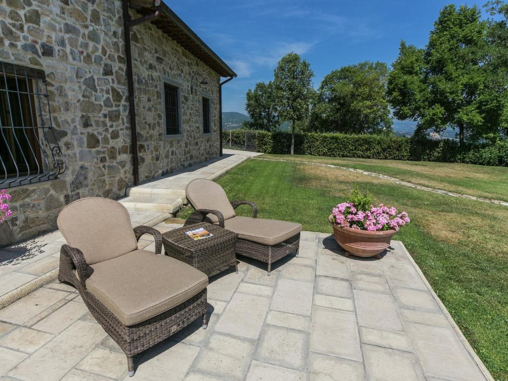 Zdjęcie z galerii obiektu Beautiful Mansion in Poppi with Pool w mieście Poppi