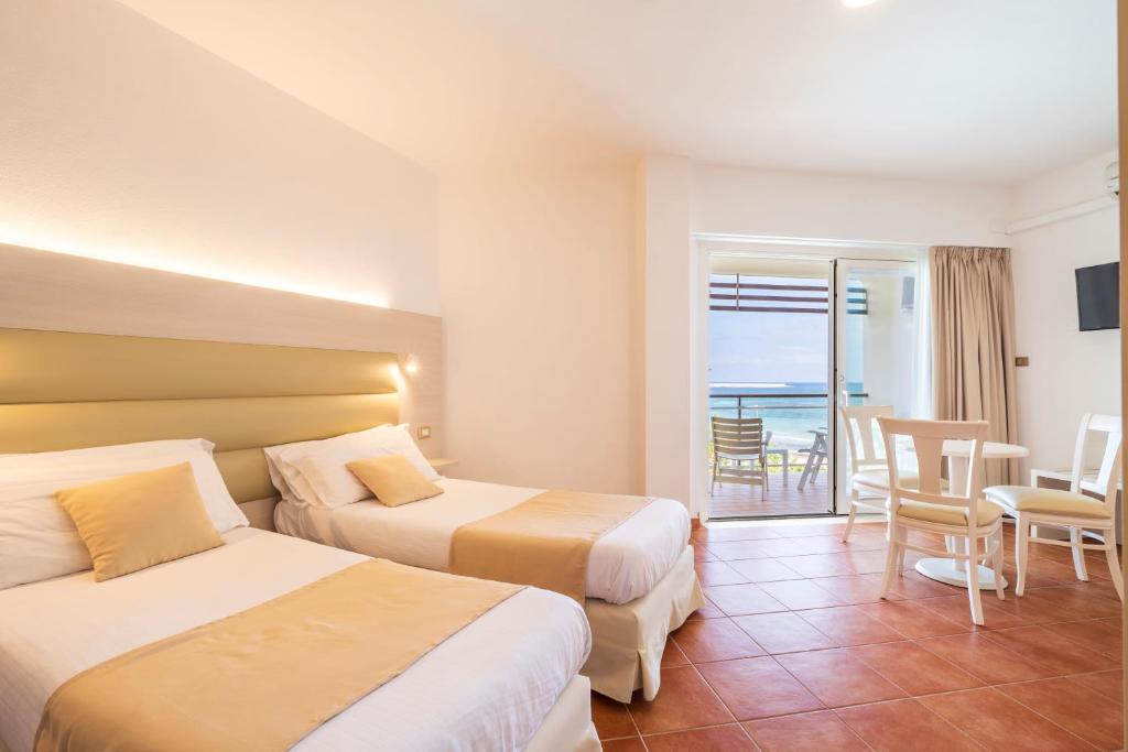 Hotel Florida - Viervoudige Kamer Met Uitzicht Op Zee Of Zwembad