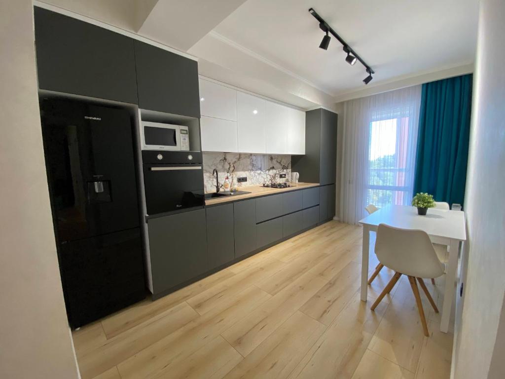 Η κουζίνα ή μικρή κουζίνα στο Apartament lux Chisinau