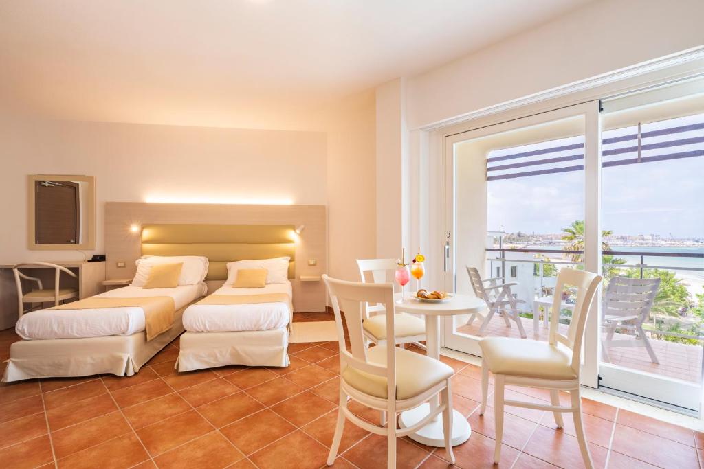 Postel nebo postele na pokoji v ubytování Hotel Florida