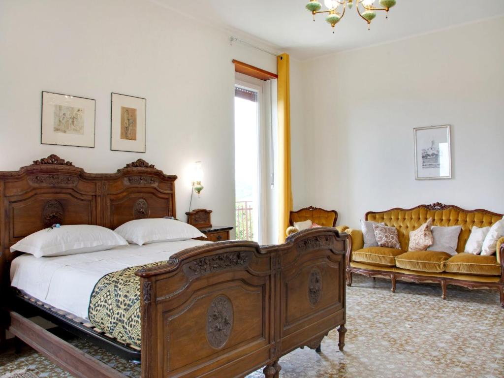 Posteľ alebo postele v izbe v ubytovaní Holiday home in Asti with a lovely hill view from the garden