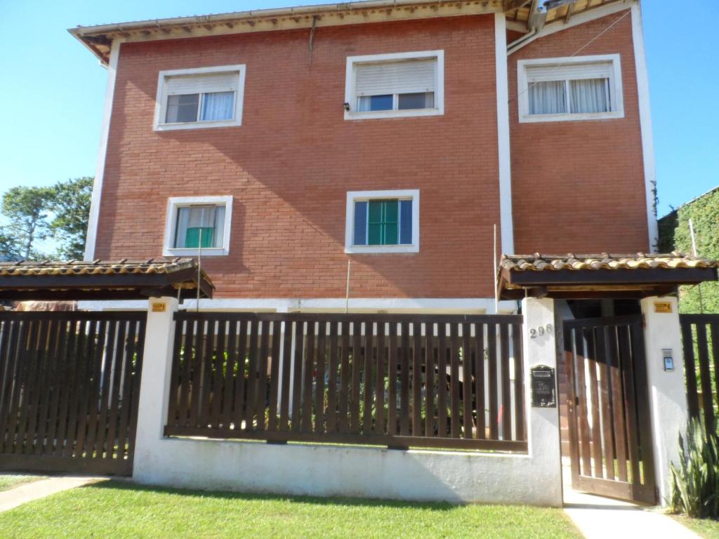  APTOS FAMILIA com AR CONDICIONADO UBATUBA Praia Pereque Acu