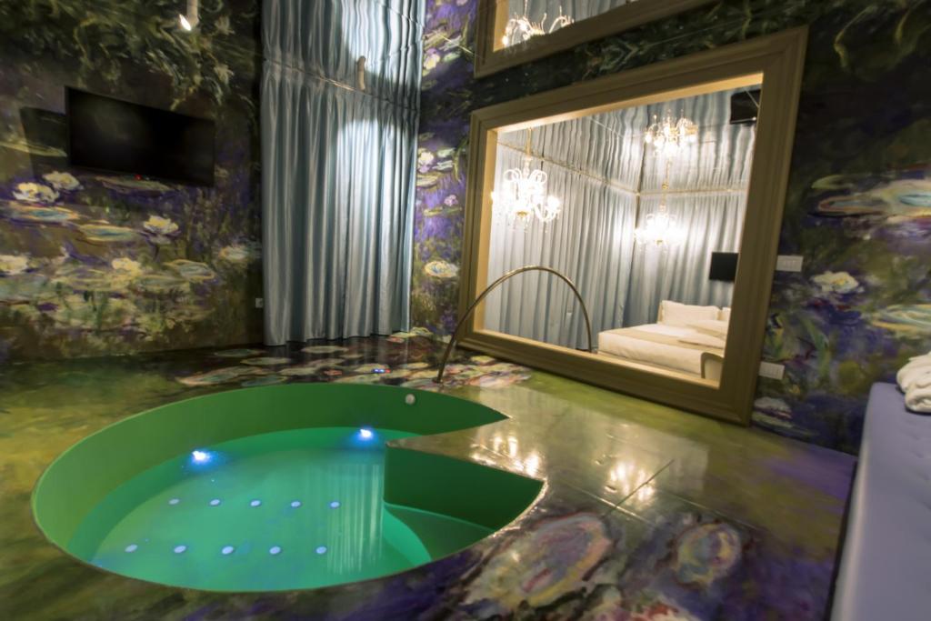Emotional Grand Motel - Suite With Private Pool