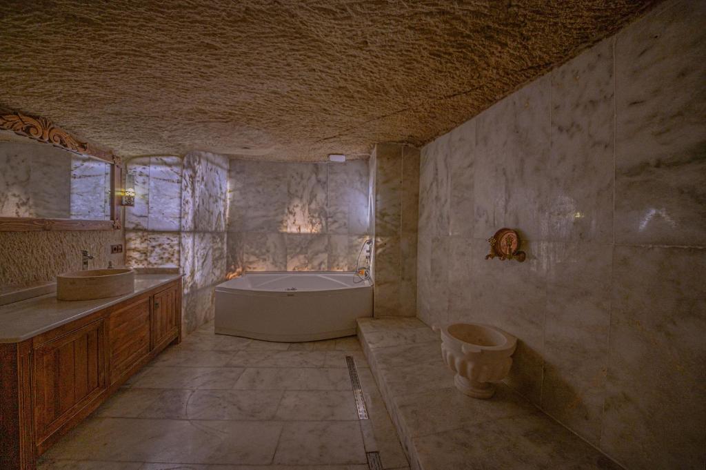a large bathroom with a tub and a sink at Gamirasu Village House in Nevsehir