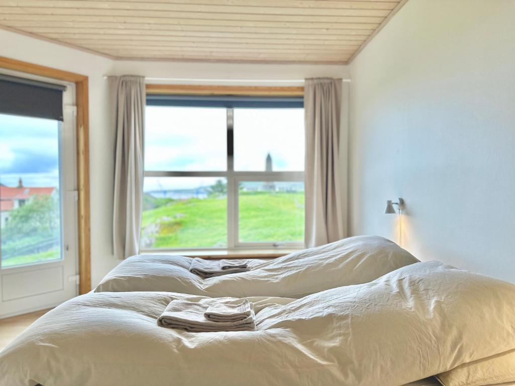 Postel nebo postele na pokoji v ubytování 3 BR central apartment with beautiful view