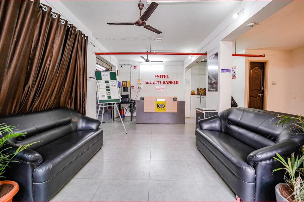 Posezení v ubytování Hotel Bhakti Sankul , Nashik