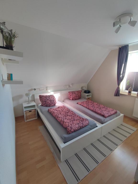 Postel nebo postele na pokoji v ubytování Haus Kehr-Wieder mit Wallbox für E-Pkw