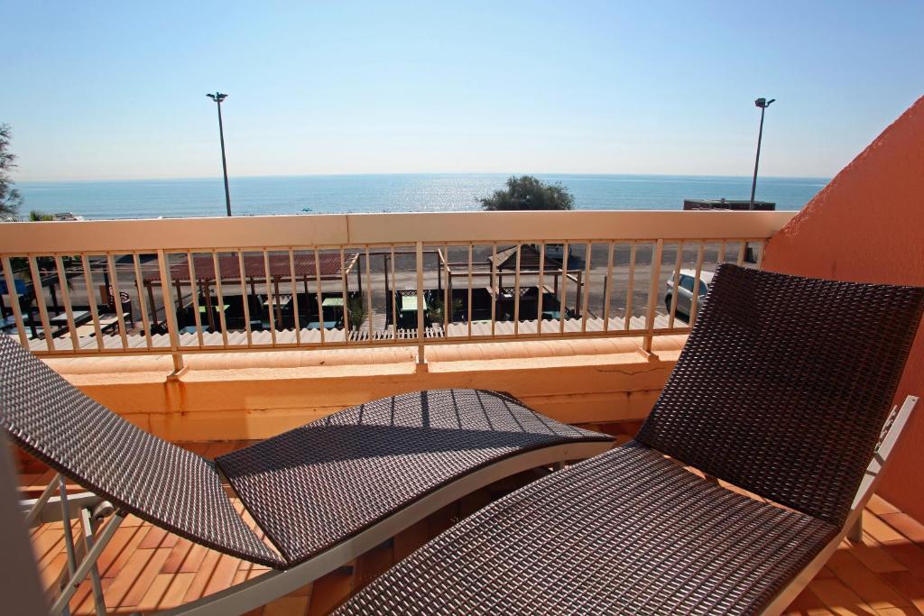 Balkón nebo terasa v ubytování Logis Hotel Restaurant le Mirador