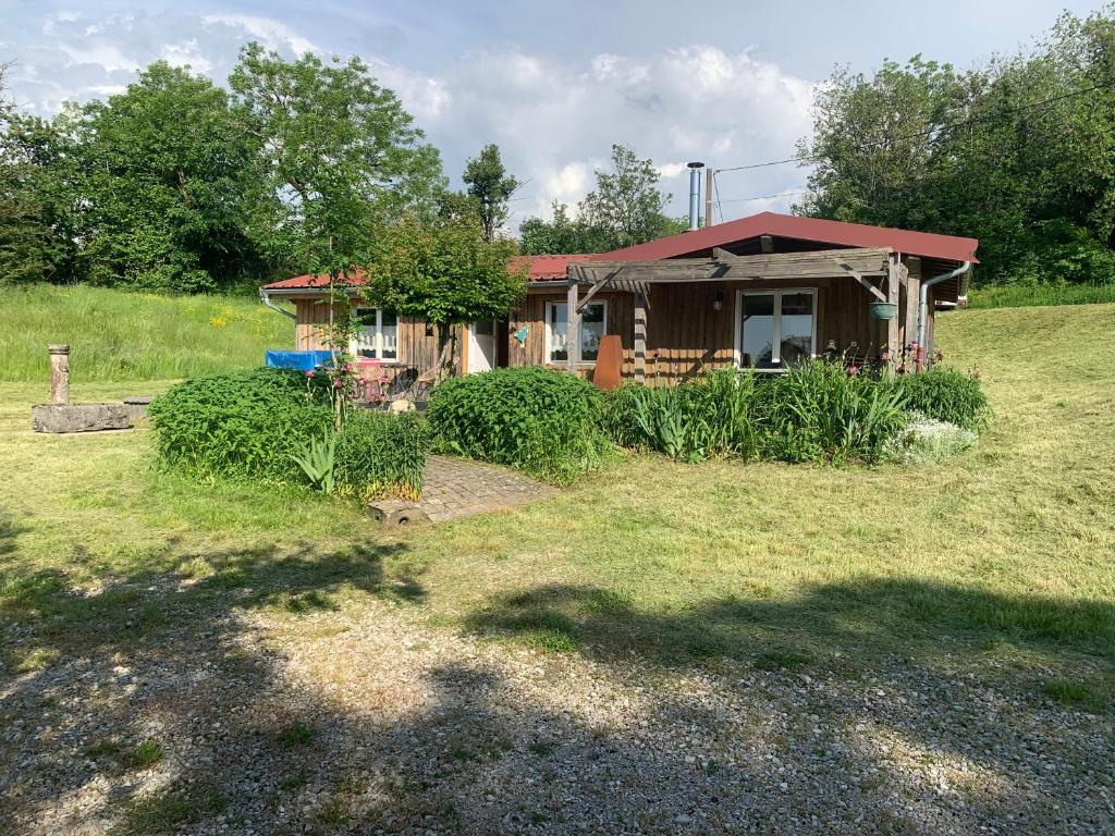 Κήπος έξω από το Cabane Sarrogna - Lac de Vouglans