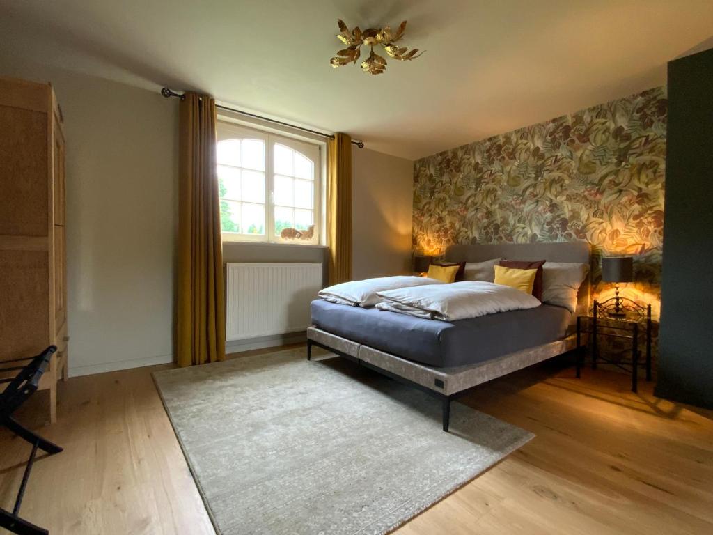 Postel nebo postele na pokoji v ubytování B&B de Graaf van Poppel