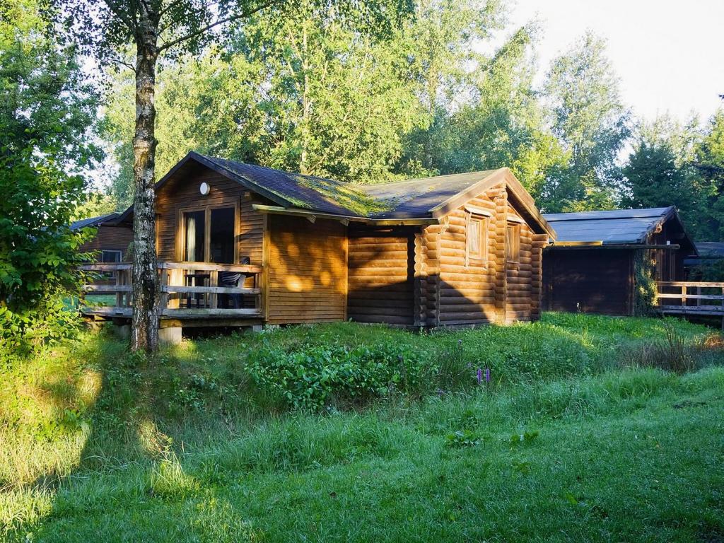 a log cabin in the middle of a field at Ferienhaus in Hechthausen in Hechthausen