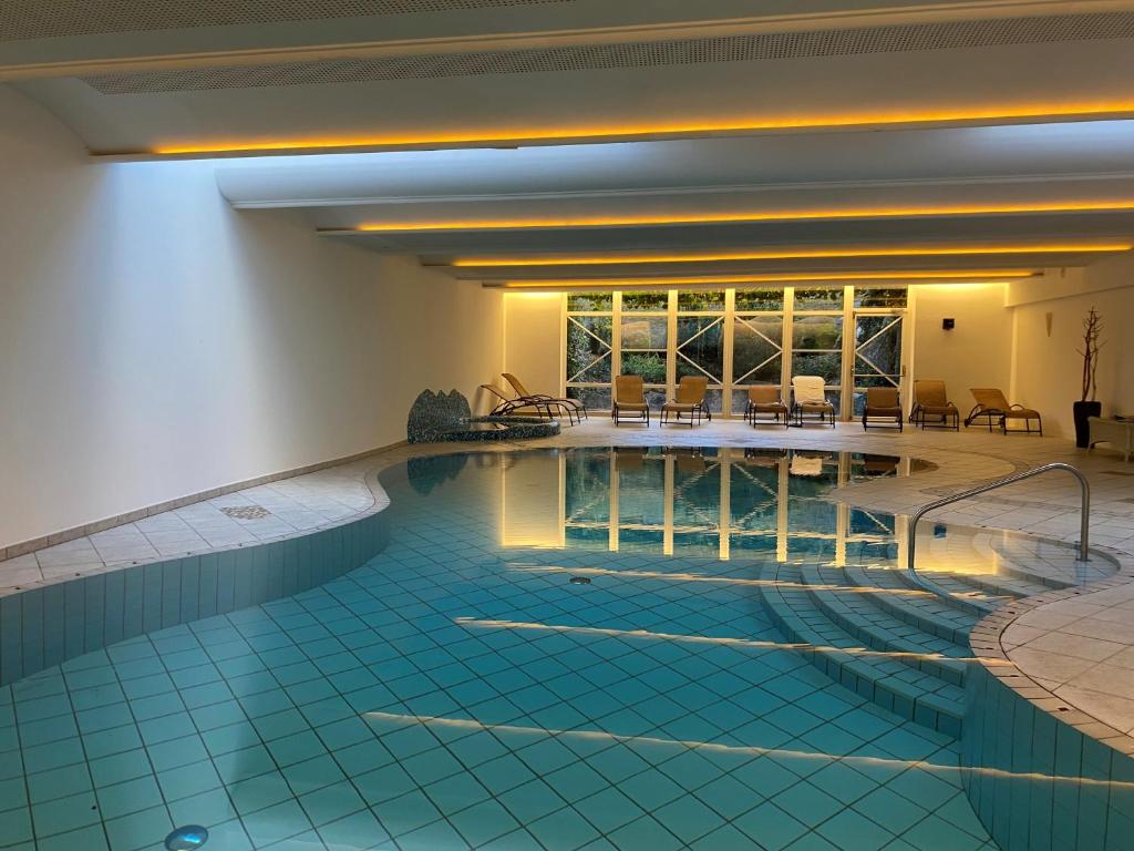 Bazén v ubytování Boutique-Hotel Ballguthof am Golfplatz nebo v jeho okolí