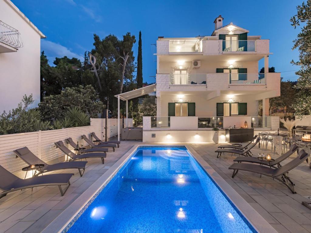 Attractive apartment in Slatine