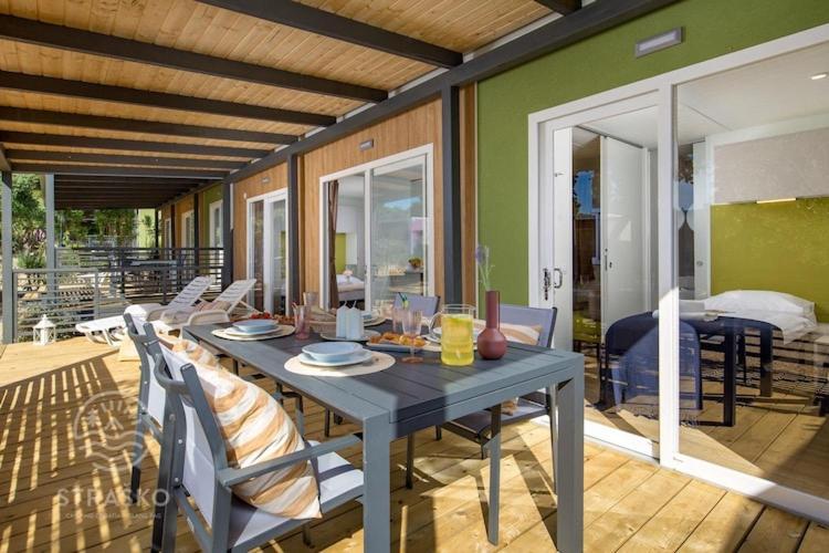 Premium mobile home in Novalja