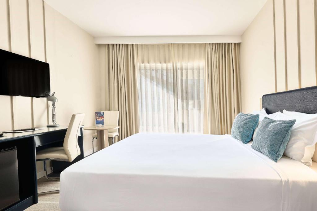 TRYP by Wyndham Lisboa Caparica Mar - 1 Qn Bed, Premium Ocean View Suite, Non-Smoking