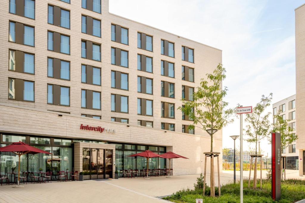 a rendering of the front of a hotel at IntercityHotel Heidelberg in Heidelberg