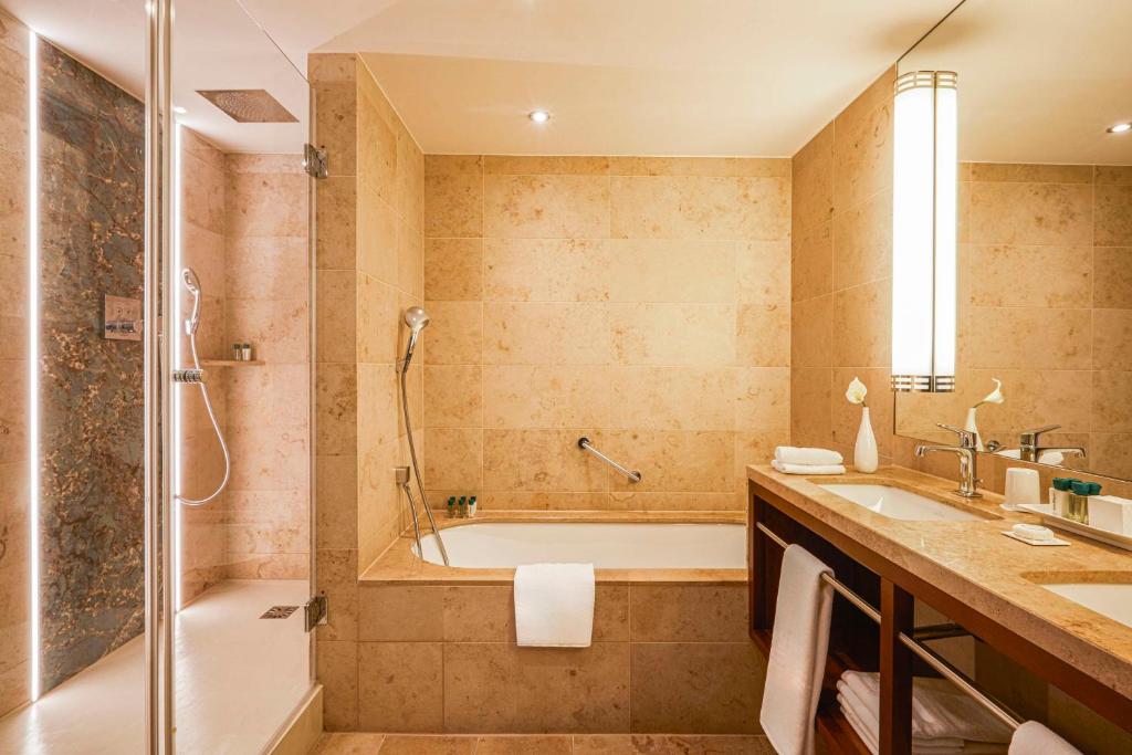 Koupelna v ubytování Hilton Frankfurt Gravenbruch