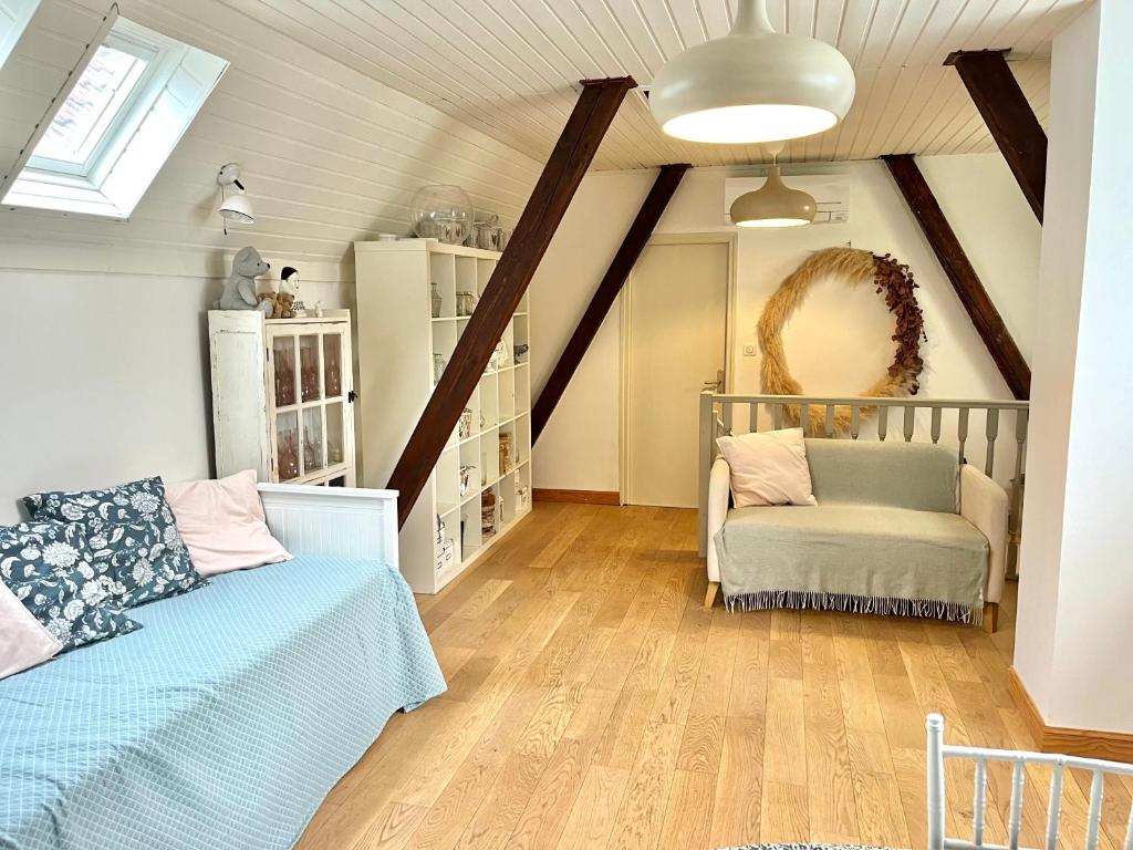 Postel nebo postele na pokoji v ubytování Appartement 70m2 dans Maison privée, avec jardin à 5 arrêts bus du centre ville -Chez Regine