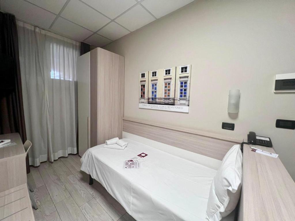 Postel nebo postele na pokoji v ubytování Best Quality Hotel La Darsena