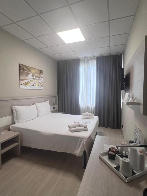 Postel nebo postele na pokoji v ubytování Best Quality Hotel La Darsena
